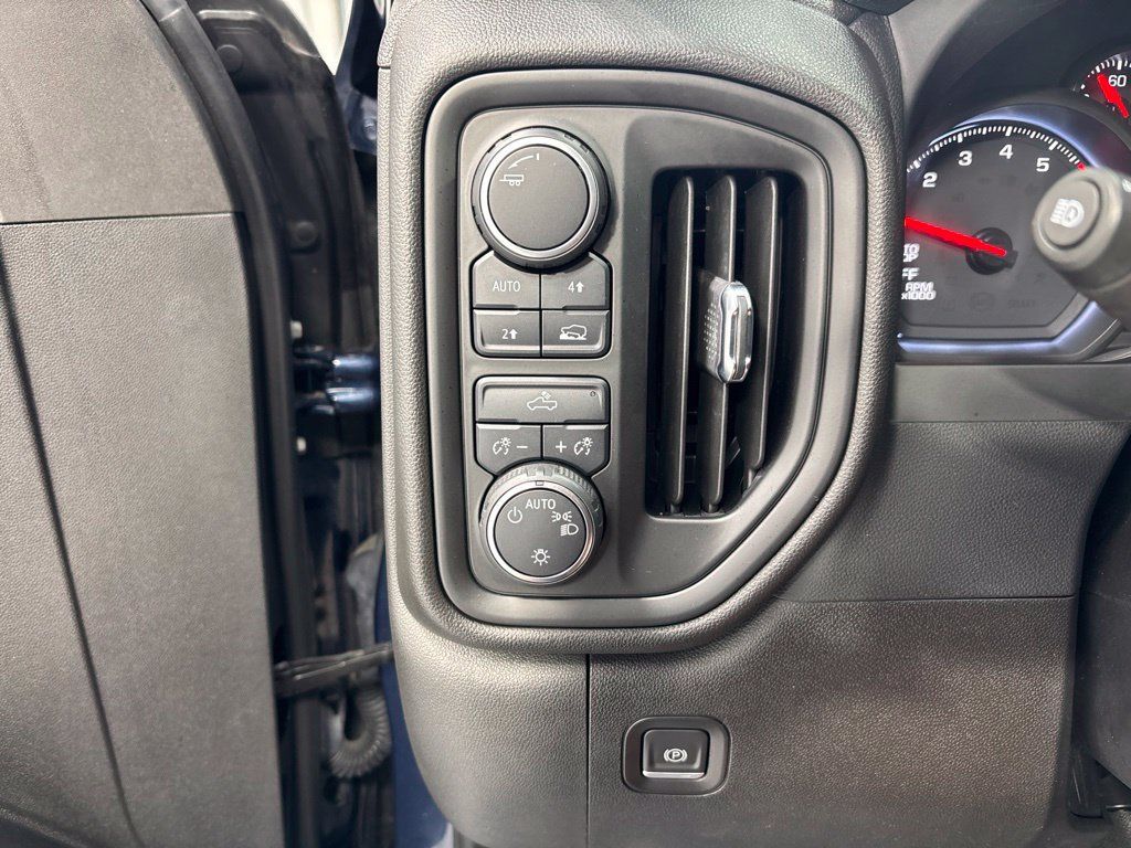 Used 2022 Chevrolet Silverado 1500 Custom AWD/4WD image 27