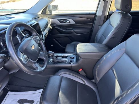 Used 2021 Chevrolet Traverse LT w/ LT Premium Package image 11