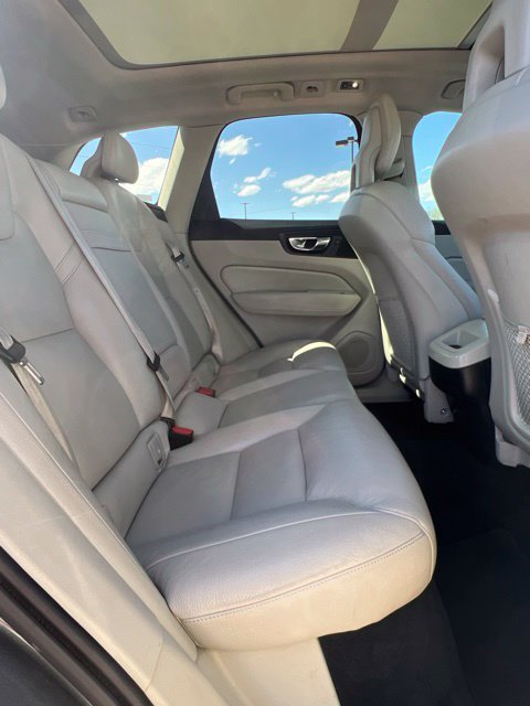 Used 2018 Volvo XC60 T6 Momentum w/ Convenience Package AWD/4WD image 32