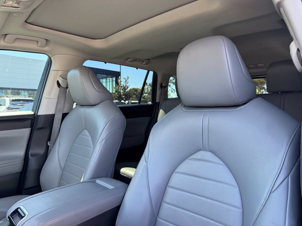 Used 2023 Toyota Highlander XLE FWD image 17