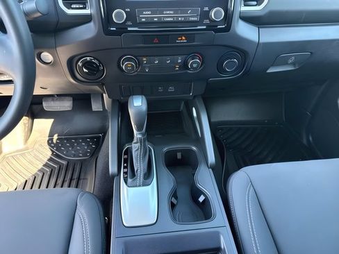 Used 2022 Nissan Frontier SV AWD/4WD image 23