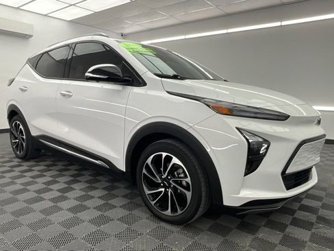 Used 2022 Chevrolet Bolt EUV Premier w/ Sun & Sound Package image 3