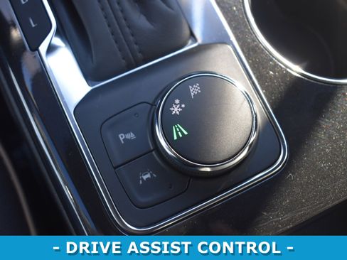 Used 2023 Chevrolet Blazer Premier image 18