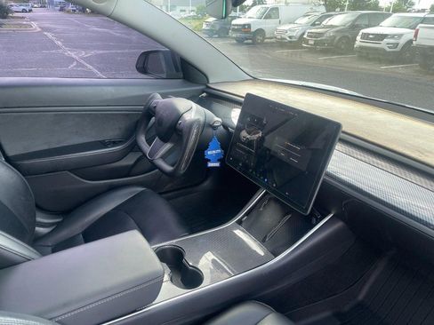 Used 2018 Tesla Model 3 Long Range RWD image 2