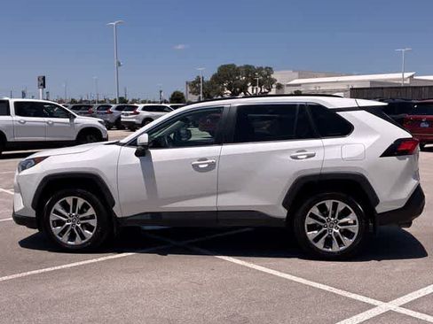 Used 2021 Toyota RAV4 XLE Premium FWD image 3