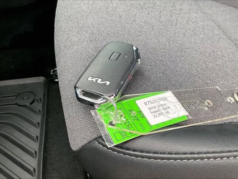 Certified 2024 Kia Seltos S image 18