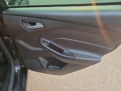 Used 2015 Ford Focus SE w/ SE Sport Package FWD image 19