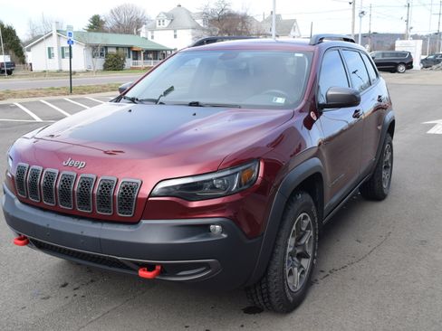 Used 2020 Jeep Cherokee Trailhawk image 4