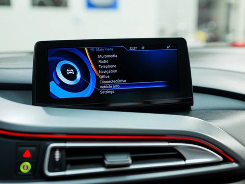 Used 2015 BMW i8 AWD/4WD image 10