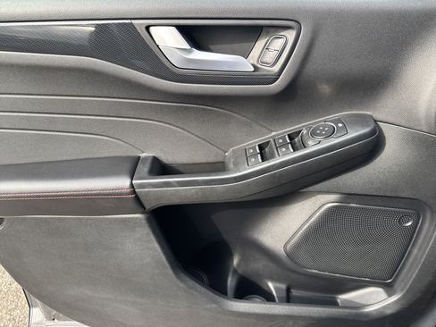 Used 2025 Ford Escape ST-Line Select AWD/4WD image 9