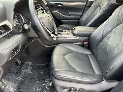 Used 2022 Toyota Highlander Platinum image 6