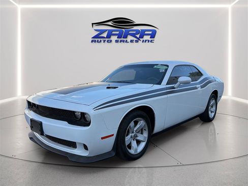 Used 2013 Dodge Challenger SXT RWD image 3