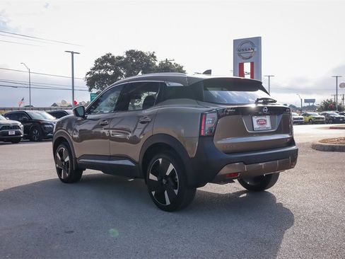 Used 2025 Nissan Kicks SR image 6