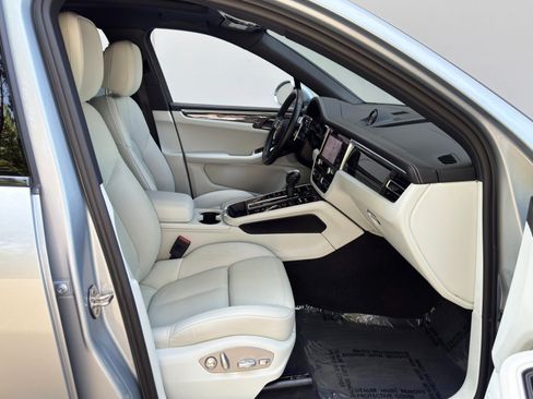 Used 2023 Porsche Macan S AWD/4WD image 16