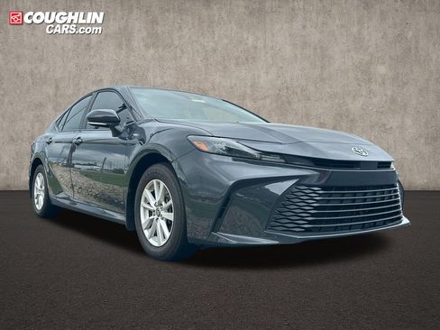 Used 2025 Toyota Camry LE AWD/4WD image 1
