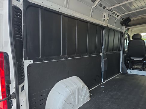 Used 2025 RAM ProMaster 2500 w/ Convenience Group FWD image 13