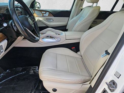 Used 2025 Mercedes-Benz GLS 450 4MATIC image 18