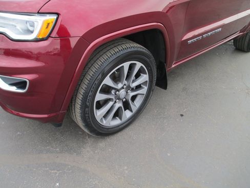 Used 2018 Jeep Grand Cherokee Overland image 11
