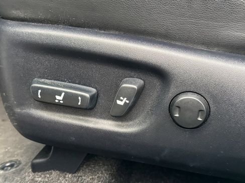 Used 2017 Toyota Prius V Four image 14