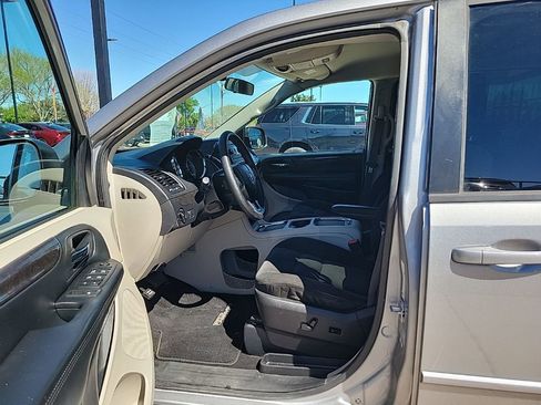 Used 2016 Dodge Grand Caravan SXT image 10