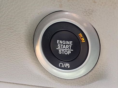 Used 2024 Chrysler Pacifica Limited FWD image 10