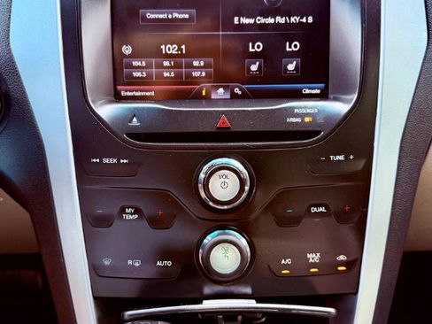 Used 2014 Ford Explorer XLT w/ Equipment Group 202A AWD/4WD image 21