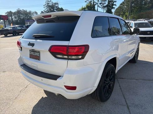 Used 2017 Jeep Grand Cherokee Altitude RWD image 6