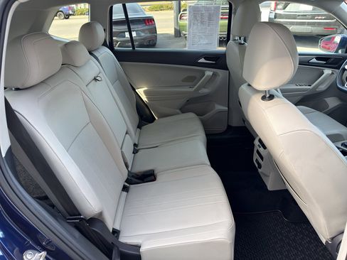 Used 2022 Volkswagen Tiguan SE AWD/4WD image 10