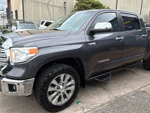 Used 2017 Toyota Tundra Limited w/ Limited Premium Package AWD/4WD image 3