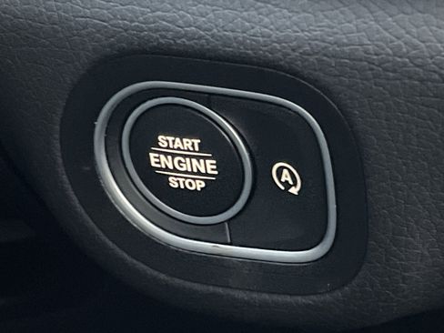 Certified 2025 Mercedes-Benz GLS 450 4MATIC image 32