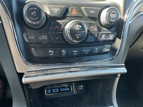 Used 2017 Jeep Grand Cherokee Limited image 20