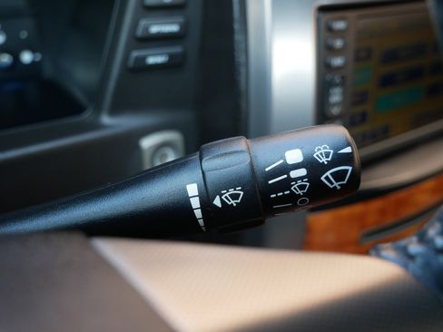 Used 2007 Cadillac XLR RWD image 23