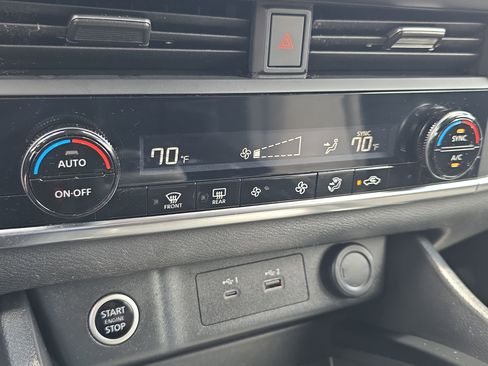 Used 2023 Nissan Rogue SV image 31