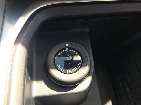 Used 2025 Ford Expedition Active AWD/4WD image 13