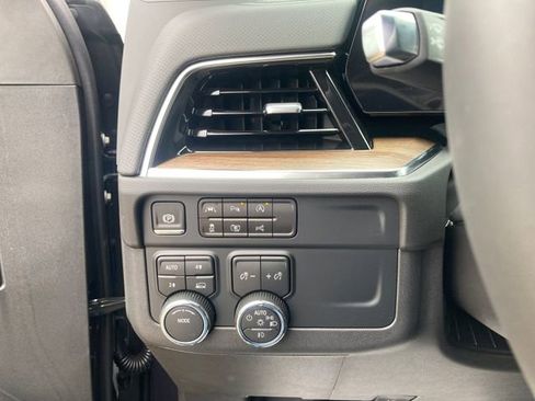 Used 2025 Chevrolet Tahoe High Country AWD/4WD image 19