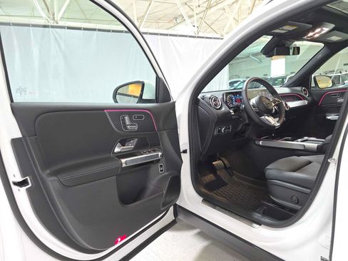 Used 2026 Mercedes-Benz GLB 250 4MATIC image 19