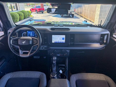 Used 2023 Ford Bronco Big Bend w/ Sasquatch Package AWD/4WD image 2