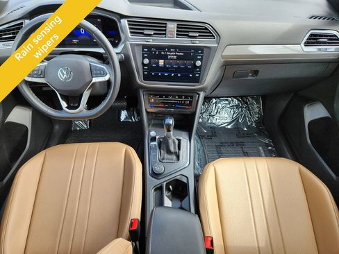 Used 2022 Volkswagen Tiguan SE w/ Panoramic Sunroof Package AWD/4WD image 15