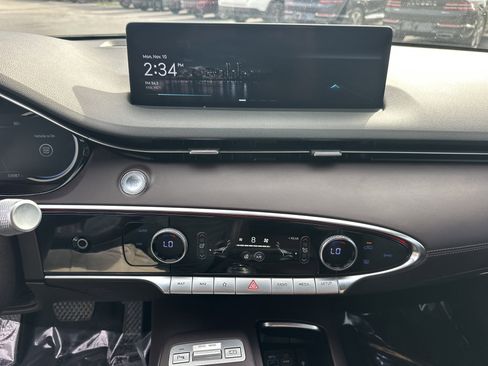 Certified 2022 Genesis GV70 2.5T w/ Advanced Package image 21