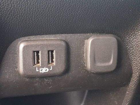 Used 2021 Chevrolet Colorado LT w/ LT Convenience Package AWD/4WD image 11