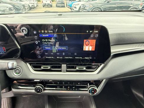 Used 2025 Chevrolet Equinox LT AWD/4WD image 17