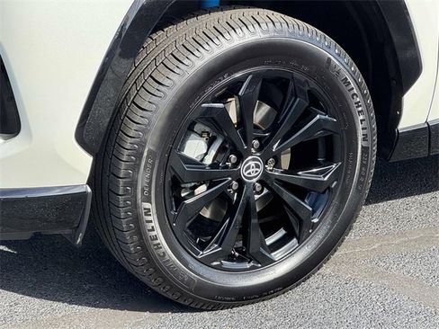 Used 2022 Toyota RAV4 SE w/ SE Grade Weather Package image 5