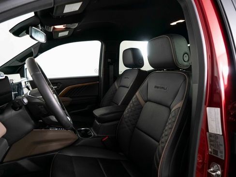 Used 2024 GMC Canyon Denali image 11