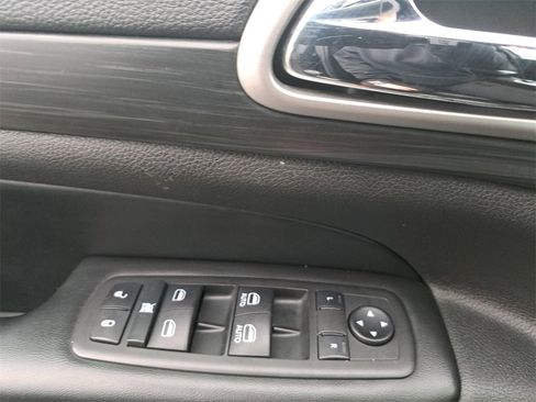 Certified 2022 Jeep Grand Cherokee Laredo X image 29