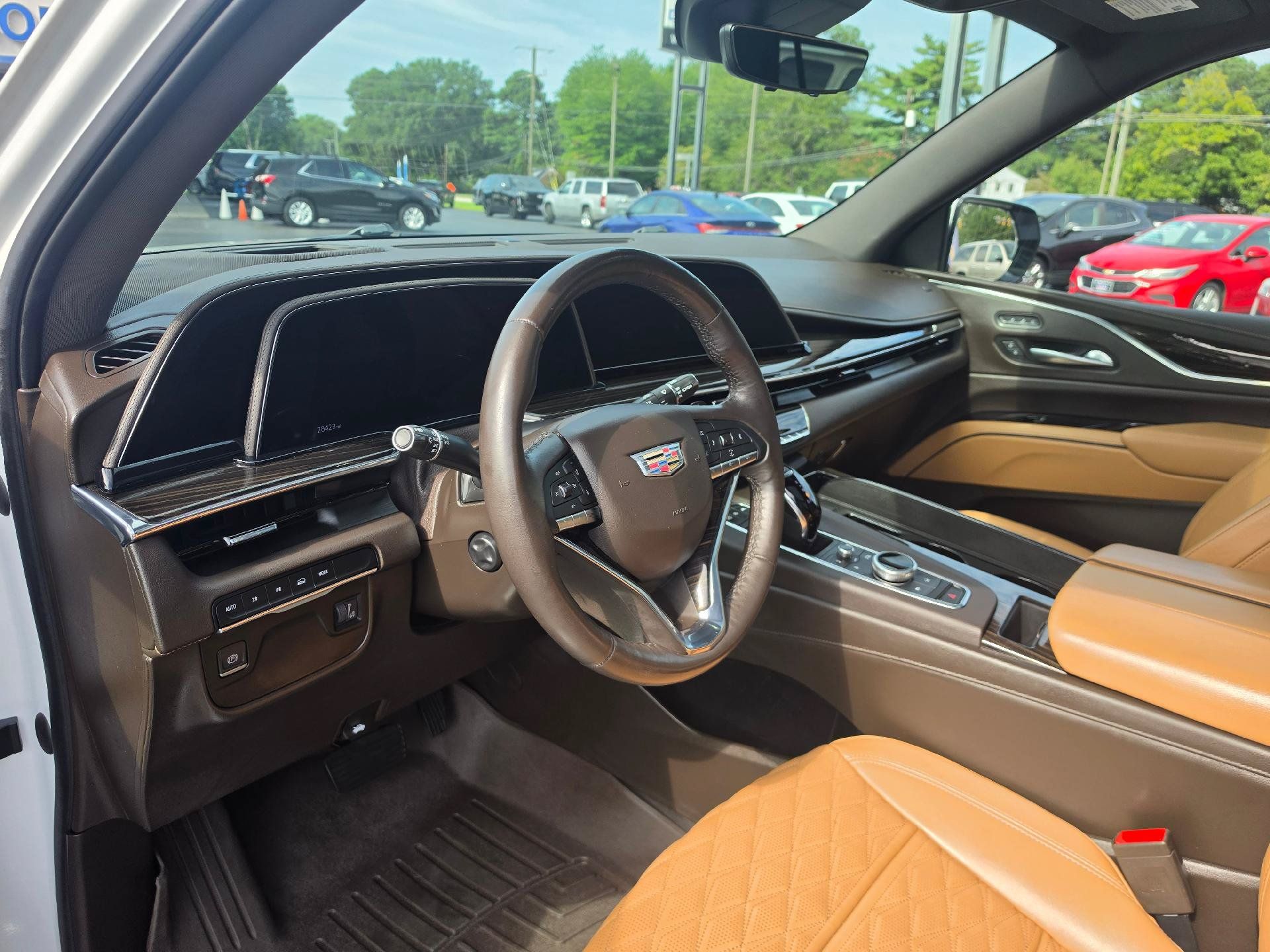 Used 2022 Cadillac Escalade Premium Luxury AWD/4WD image 7
