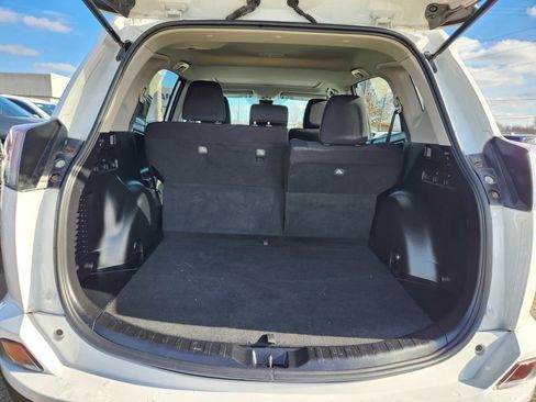 Used 2018 Toyota RAV4 XLE image 39