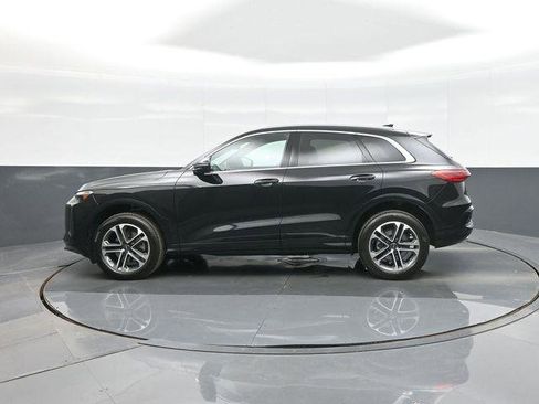 Certified 2025 Audi Q5 Premium w/ Convenience Package image 4