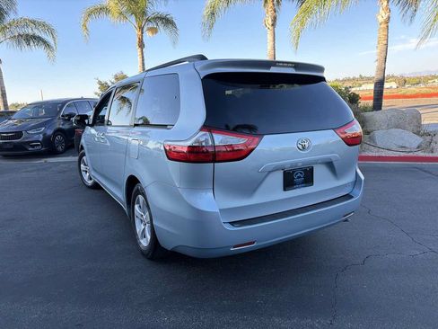 Used 2015 Toyota Sienna LE FWD image 11