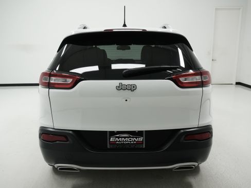 Used 2016 Jeep Cherokee Limited image 5