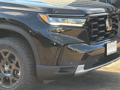New 2025 Honda Pilot TrailSport image 3